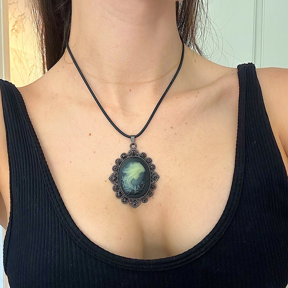 🖤Black extraordinary necklace🖤